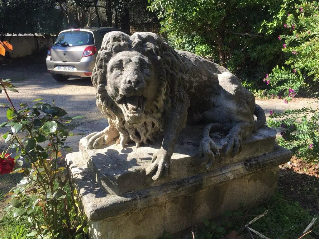 Statue